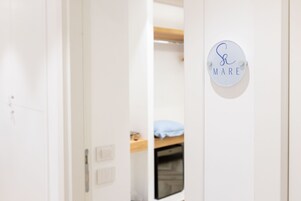 MARE | Memory foam beds, free minibar, in-room safe, desk