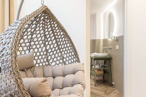 OLIVO | Memory foam beds, free minibar, in-room safe, desk