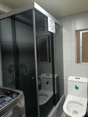 Asciugamani, sapone, carta igienica