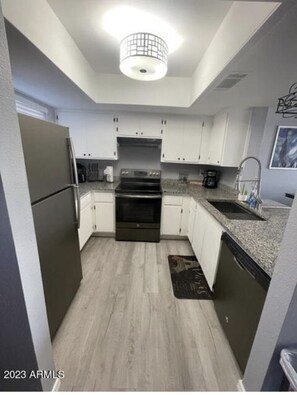 Micro-ondas, fogão, cooktop, lava-louças