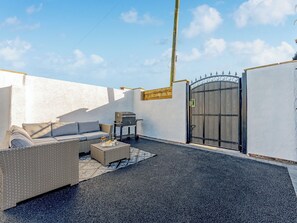 Terrace/patio - 1 bedroom accommodation in Meols, Wirral (Meols, Wirral)
