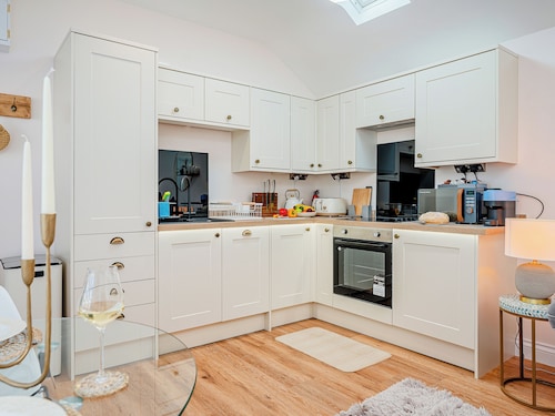 1 bedroom accommodation in Meols, Wirral