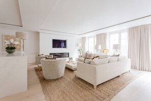 Télévision, cheminée