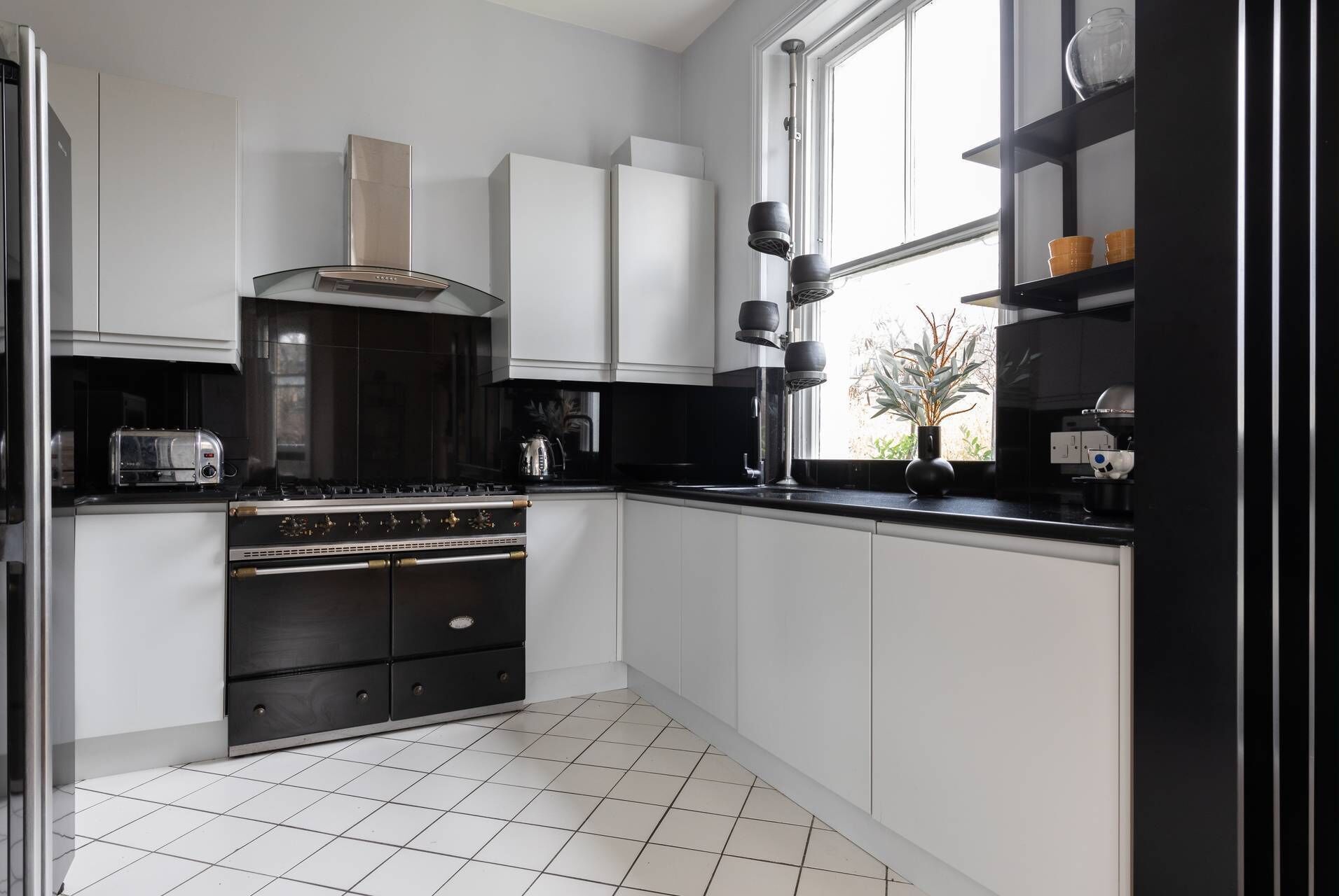 Fridge, microwave, dishwasher, coffee/tea maker