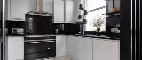 Kühlschrank, Mikrowelle, Geschirrspüler