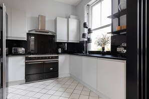 Fridge, microwave, dishwasher, coffee/tea maker - Fellows Road II by onefinestay (London)