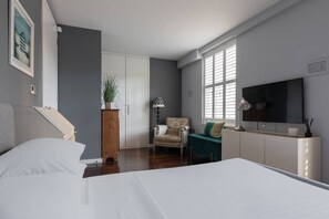 4 bedrooms, desk, iron/ironing board, free WiFi
