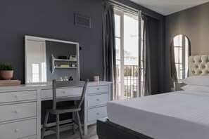 4 bedrooms, desk, iron/ironing board, free WiFi
