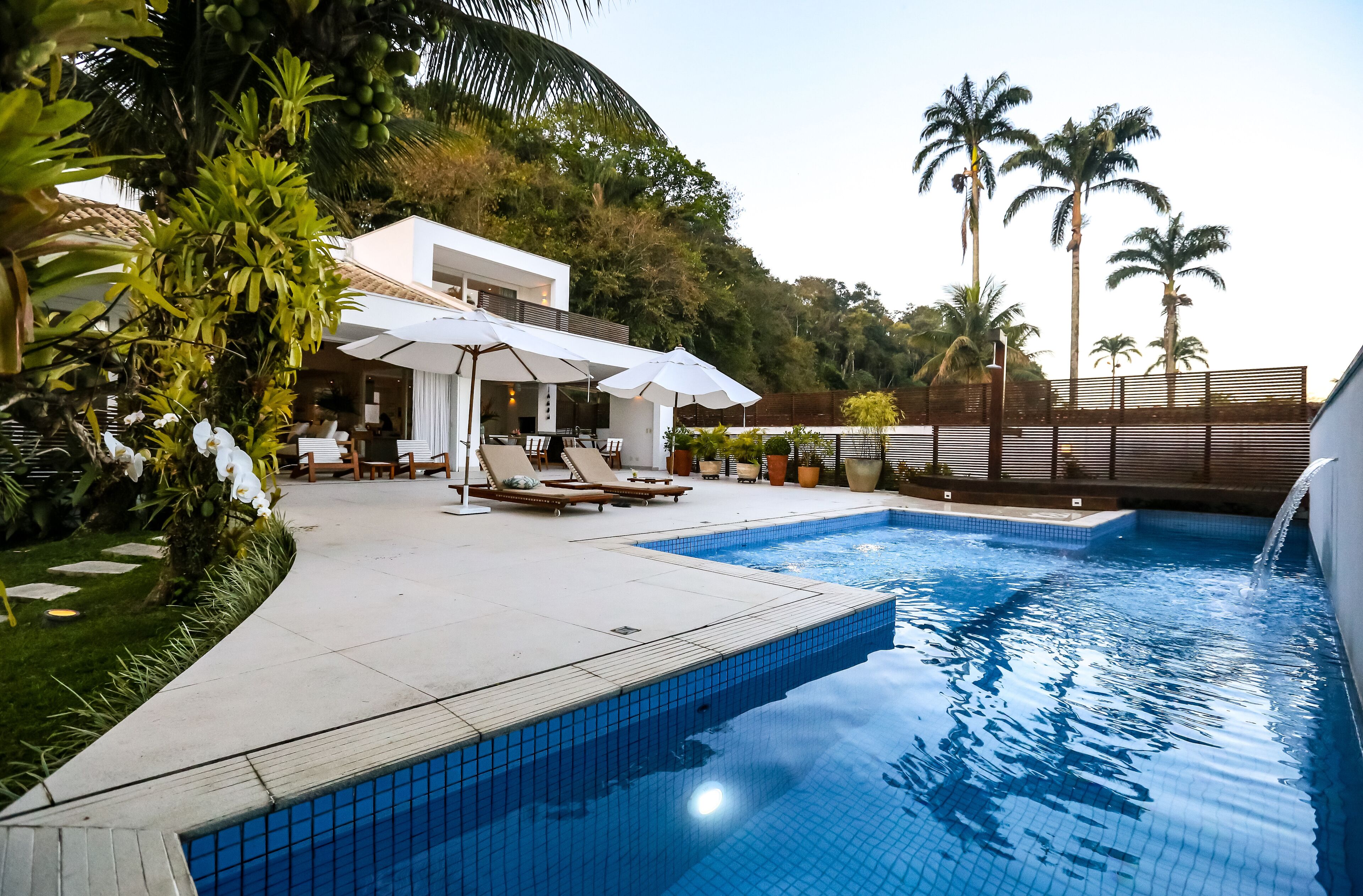 Pool waterfall