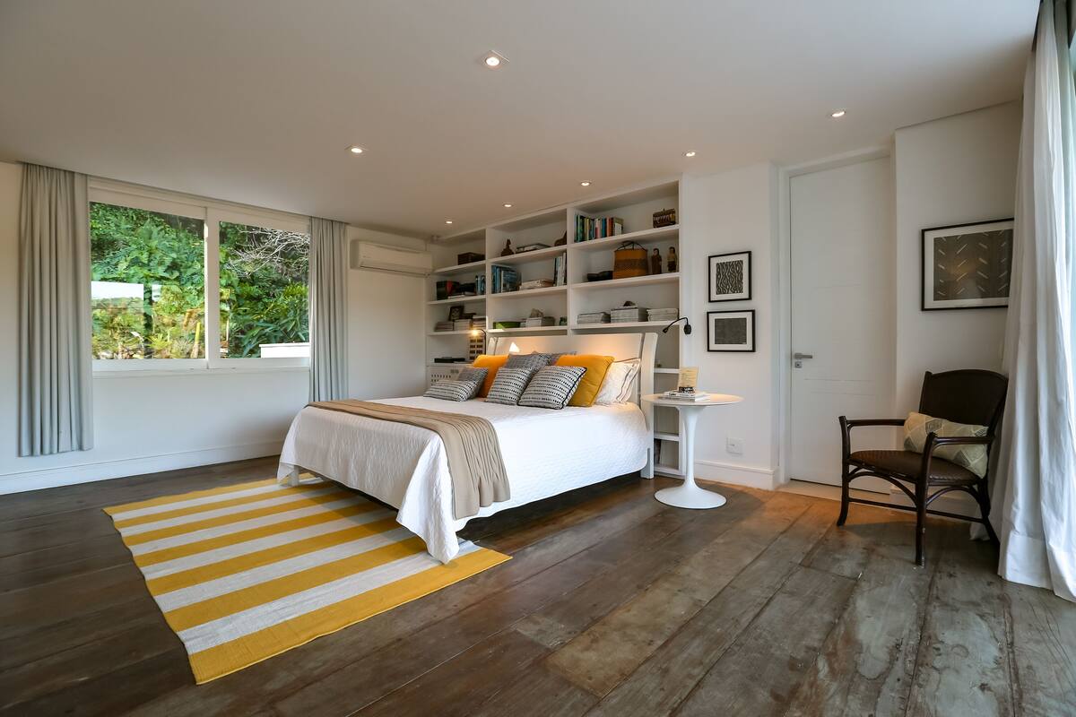 Deluxe Suite, 1 King Bed, Patio, Canal View
