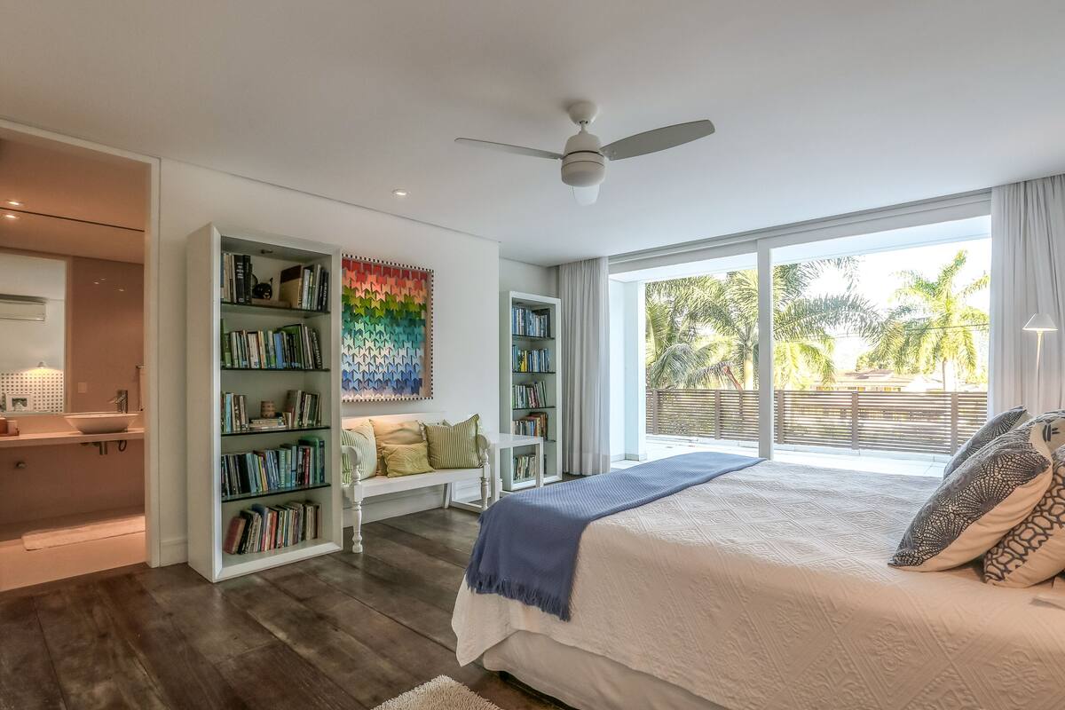 Standard Suite, 1 King Bed, Patio, Canal View