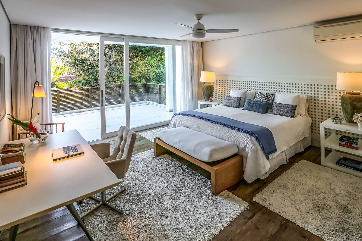Luxury Suite, 1 King Bed, Patio, Pool View