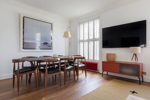 Dining - St Stephen's Gardens VII by onefinestay (London)