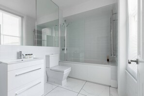 Towels - St Stephen's Gardens VII by onefinestay (London)