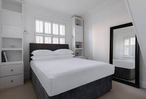2 bedrooms, iron/ironing board, free WiFi, bed sheets - St Stephen's Gardens VII by onefinestay (London)