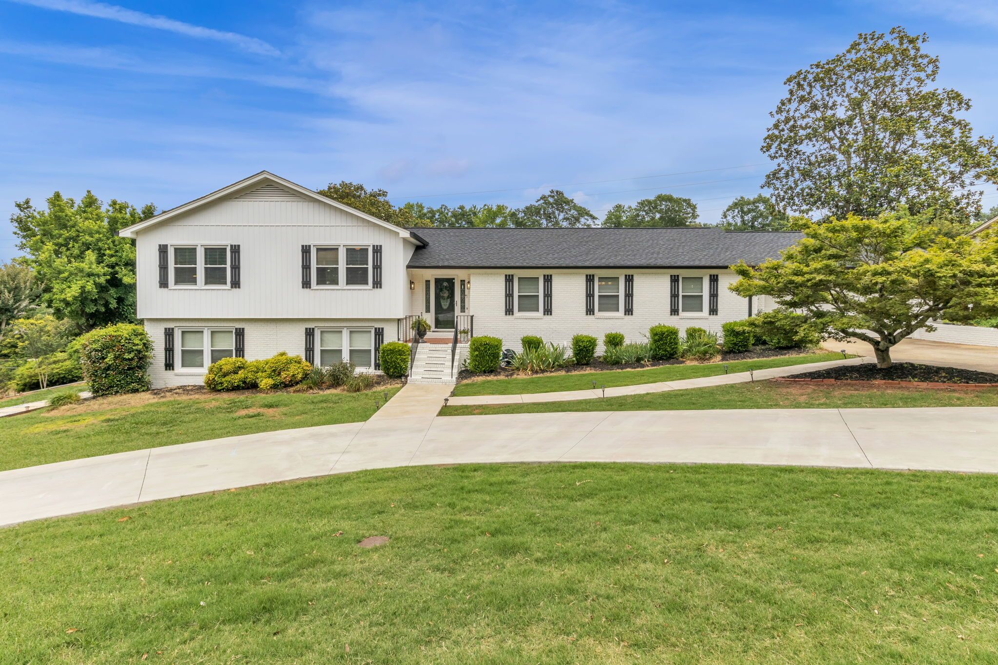 4BR Stay: Pet-Friendly, Sunroom, Fence & Fire Pit