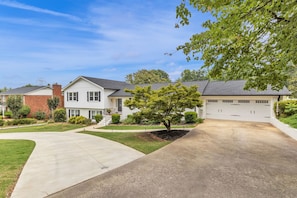 Exterior - 4BR Stay: Pet-Friendly, Sunroom, Fence & Fire Pit (Greenville)