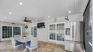 Dining - New Luxury House Pool. Just 14 Minutes From the Airport (Tampa)