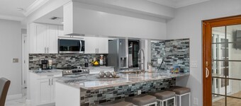 New Luxury House Pool. Just 14 Minutes From the Airport