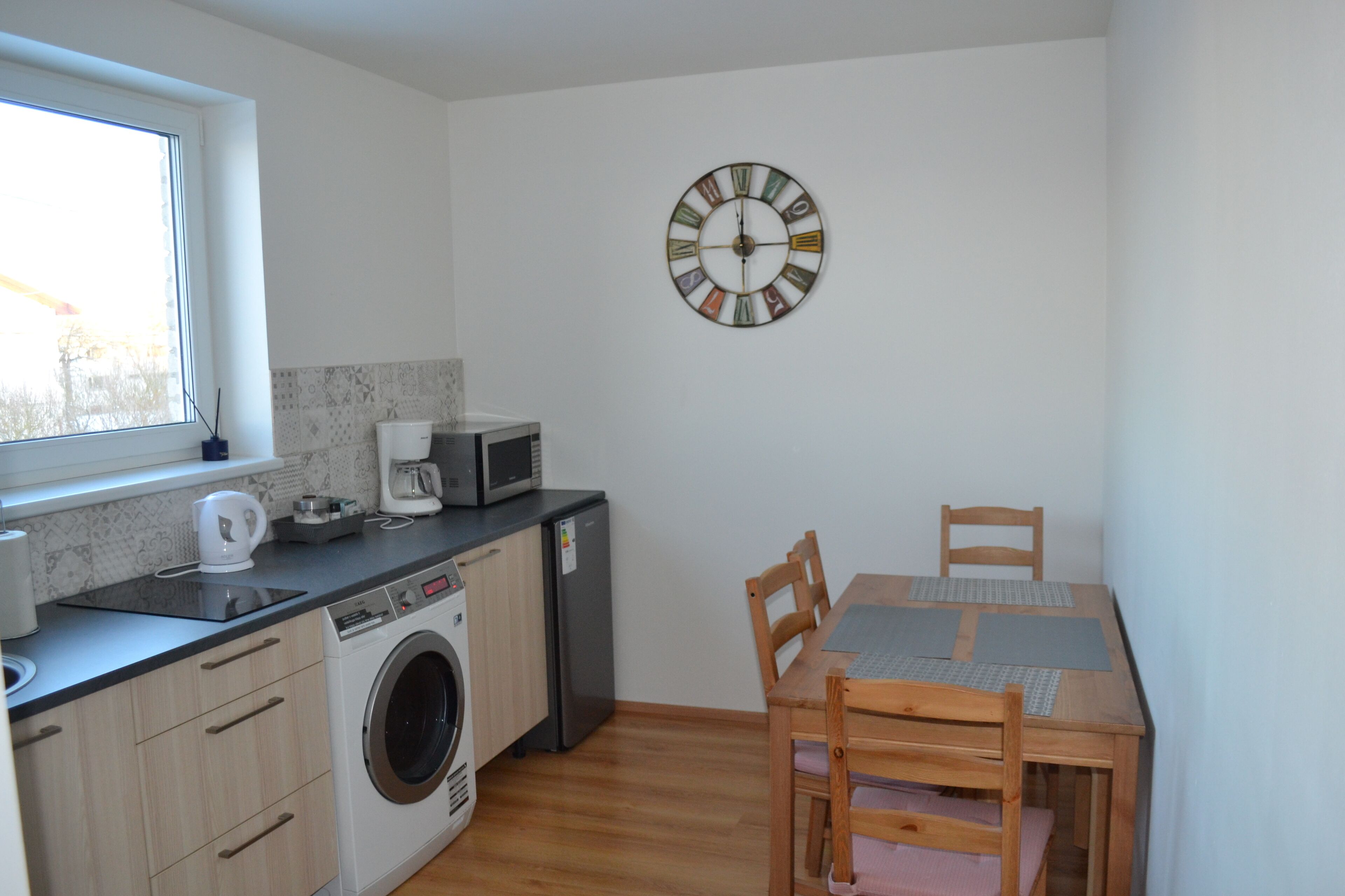 冷蔵庫、電子レンジ、コーヒー / ティーメーカー、電気ポット