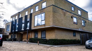 Apartment | Exterior - Inviting 2-bed Apartment in Cambridge (Cambridge)