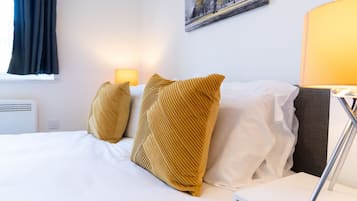 2 bedrooms, iron/ironing board, free WiFi, bed sheets