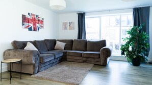 Apartment | Living area - Inviting 2-bed Apartment in Cambridge (Cambridge)