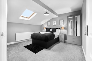 House | 4 bedrooms, free WiFi, bed sheets - Hotel Comforts & Home Conveniences -sleeps 8 (Birmingham)