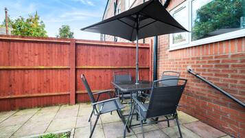 House | Outdoor dining