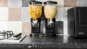 House | Private kitchen | Fridge, microwave, oven, stovetop - Hotel Comforts & Home Conveniences -sleeps 8 (Birmingham)