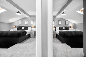 House | 4 bedrooms, free WiFi, bed sheets - Hotel Comforts & Home Conveniences -sleeps 8 (Birmingham)