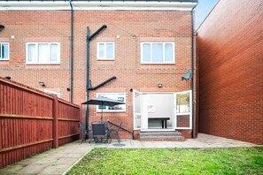 House | Exterior - Hotel Comforts & Home Conveniences -sleeps 8 (Birmingham)