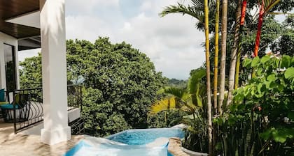 Casa Mirador: Pool, Swim up Bar, Slide in central location!