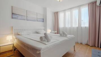 2 slaapkamers, een strijkplank/strijkijzer, gratis wifi, beddengoed