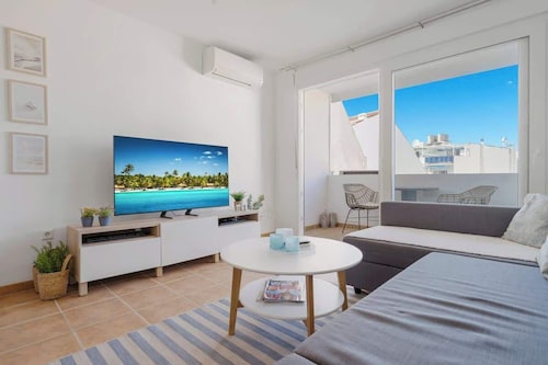 City center apartment by Costarentals - Ref 94