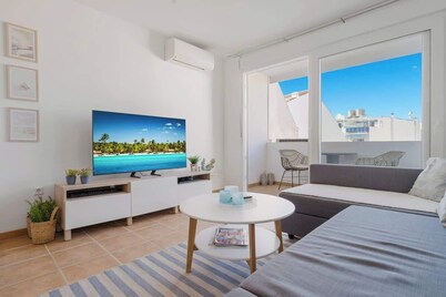 City center apartment by Costarentals - Ref 94