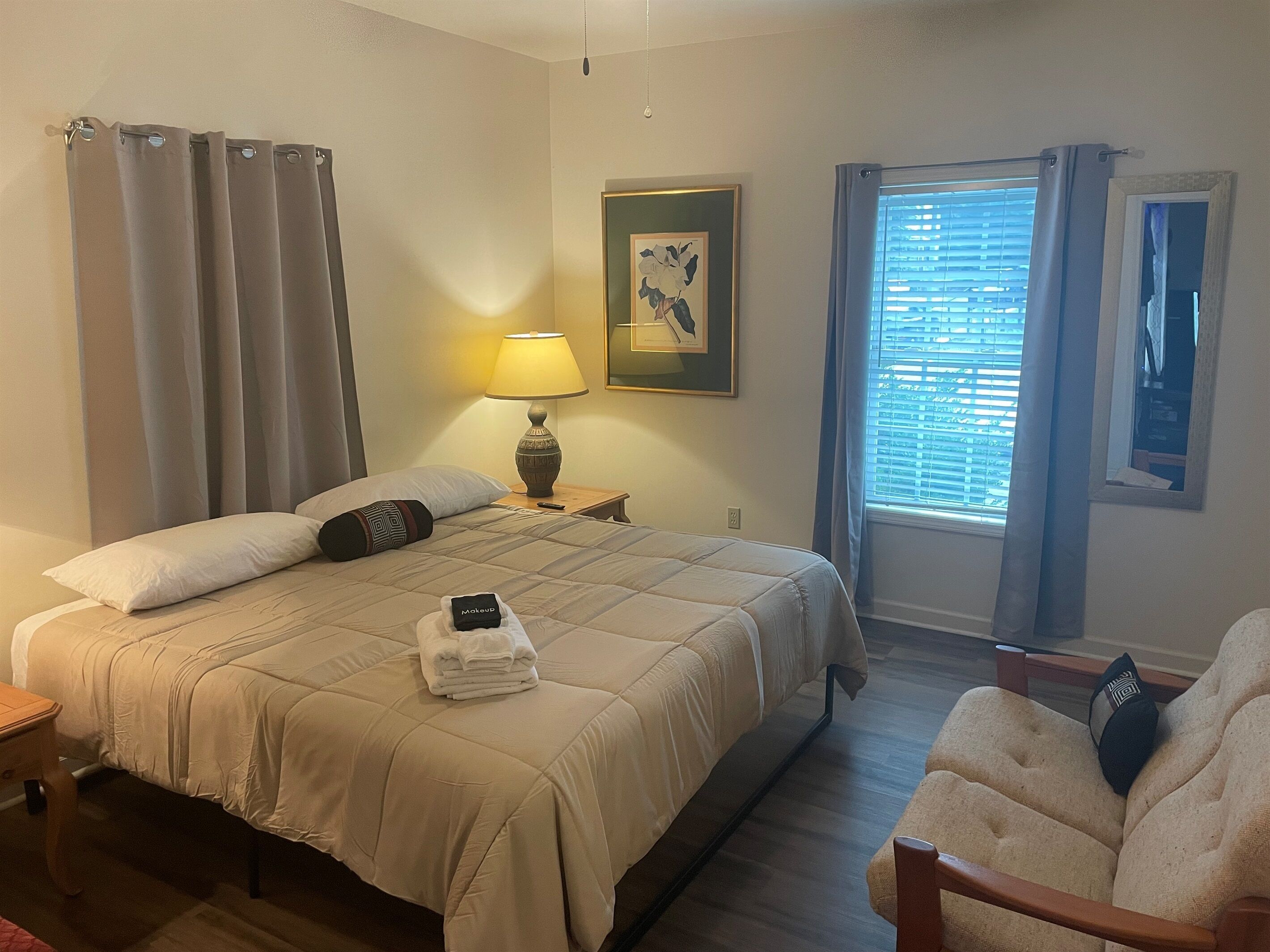 3 dormitoris, escriptori, planxa i posts de planxar i wifi gratuïta 