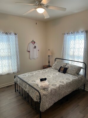 3 chambres, bureau, fer et planche à repasser, Wi-Fi gratuit