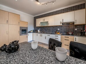 Fridge, microwave, oven, dishwasher - Vista Palmeira-Palm Views, Porto de Mos, Lagos, sleeps 6, large veranda and pool (Lagos)