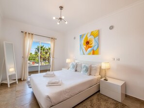 3 bedrooms, iron/ironing board, Internet, bed sheets - Vista Palmeira-Palm Views, Porto de Mos, Lagos, sleeps 6, large veranda and pool (Lagos)
