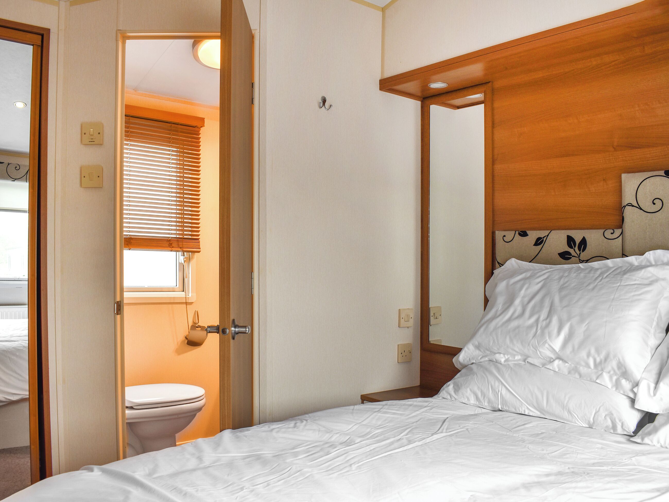 2 室のベッドルーム、ベッドシーツ