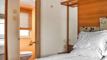 2 bedrooms, bed sheets