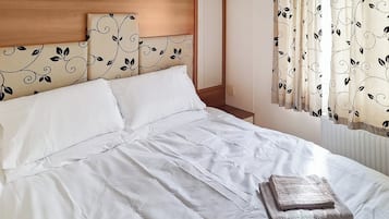 2 bedrooms, bed sheets