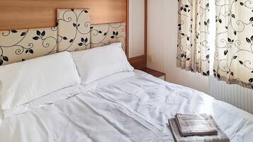 2 bedrooms, bed sheets