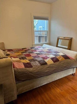 3 chambres, bureau, Wi-Fi gratuit, draps fournis