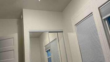 3 bedrooms, desk, free WiFi, bed sheets