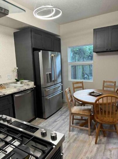 Bumblebee House - NEW 30% OFF Feb March Apr May June July Aug Sept Central Heat