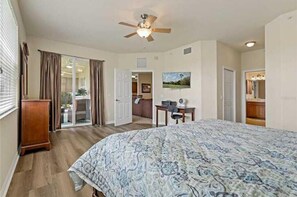 3 bedrooms, WiFi - Fully Furnished 3 Bedroom/2 Bath COACH HOME w/ 2-car garage & Golf Course View! (Bradenton)