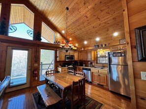 Fridge, microwave, oven, stovetop - A Rockytop RendezVIEW (Townsend)