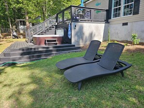 Terrace/patio - FamiLee Lakehouse Retreat 
FISHING & FUN!
DogFriendly w-HotTub & BoatDock  (Sparta)